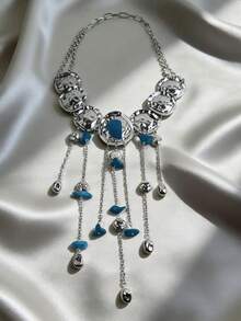 Collar declarativo con borlas y disco martillado a gran escala de estilo bohemio | Accesorio chic de primavera con acento de piedra natural en tono dorado/plateado - borlas - Ver 8