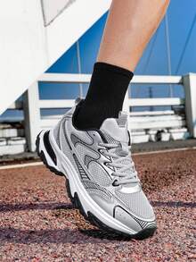 新款户外徒步鞋、登山鞋、攀岩鞋、耐磨鞋、城市休闲徒步鞋（徒步、远足、攀岩、越野跑）。鞋底有不均匀的手绘图案，这并非质量问题。 - 銀色 - 查看 8