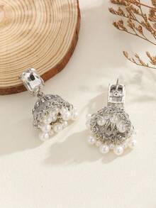 一对简约吉姆卡耳环，优雅奢华的镶钻铃铛白色珠流苏吊坠耳环，甜美可爱，适合女性和女孩日常佩戴，也适合节日、婚礼和派对等场合。 - 經典的 - 查看 4