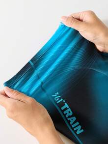 361degree 新款男士及膝竞速泳裤，游泳必备，蓝黑渐变印花流线型设计，裆部加垫舒适，莱卡面料，柔软贴身，适合游泳、度假、海滩、温泉、溯溪、皮划艇、冲浪、沙滩排球、健身等各种夏季活动。 - 黑色 - 查看 10