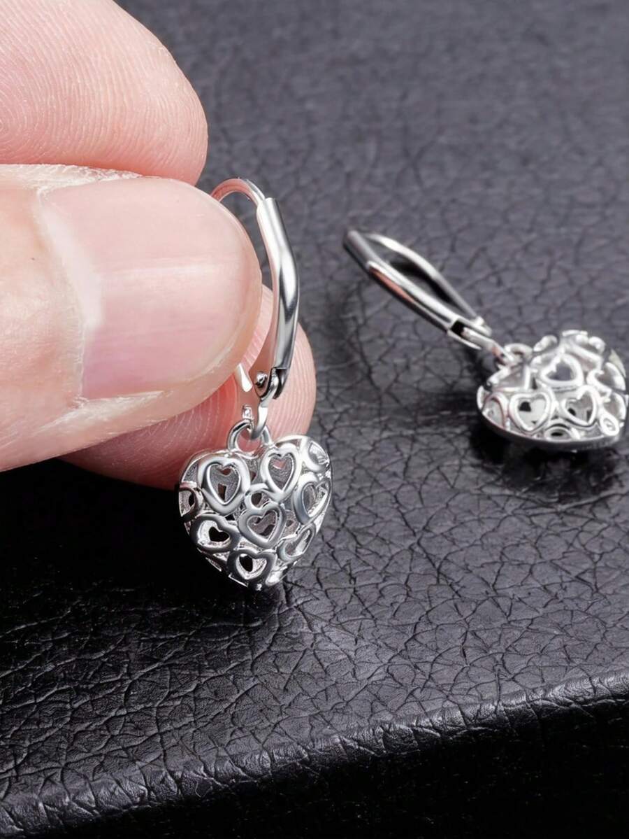 Pendientes colgantes de corazón hueco plateados en plata, pendientes ligeros para mujer, regalo para uso diario