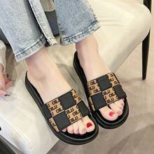 Chanclas de plástico para mujer para primavera/verano, para el dormitorio y la oficina, calzado informal para niñas, sandalias de playa cómodas con suela gruesa. - Negro - Ver 5