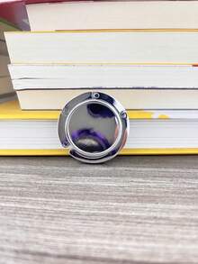 1 pieza Soporte colgante creativo para bolsos Gancho para bolsos Estante de almacenamiento plegable Llavero portátil de aleación Gancho de mesa Organizador del hogar para armario y entrada, Soporte multifuncional y ahorra espacio, Acabado de aleación, Diseño portátil ligero, Perfecto para bolsos, bolsos, llaves y accesorios pequeños, Fácil instalación en dormitorio, apartamento, oficina o viaje - Multicolor - Ver 2