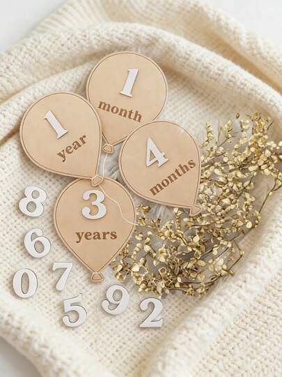 2个双面气球里程碑标记，数字可互换，是绝佳的新生儿礼物，可用于记录宝宝每月成长里程碑，拍摄可爱的新生儿照片，木质新生儿标牌，是送给新手父母和青少年的理想礼物，也是孕妇礼物、新生儿派对礼物和新生儿欢迎标牌。