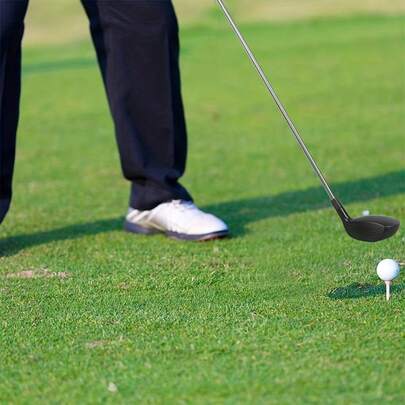 1 pieza Palo de golf desmontable, combinación perfecta de portabilidad y profesionalismo. Diseño innovador de eje segmentado, se puede desmontar rápidamente en secciones cortas y almacenar fácilmente en una bolsa de golf o maleta, lo que le permite disfrutar del swing en cualquier momento y lugar. El eje se combina con un agarre de goma antideslizante, equilibrando durabilidad y comodidad, el diseño de contrapeso preciso asegura la estabilidad del swing, un equipo portátil ideal para golfistas.