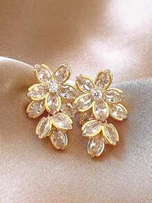 一对独特的立方氧化锆花朵设计优雅铜质吊坠耳环，适合派对、婚礼和其他场合佩戴。 - 金黃色 - 查看 4