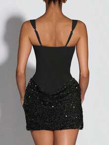 优雅黑色迷你吊带连衣裙，露背设计，撞色亮片针织面料，适合情人节、生日等派对场合。 - 黑色 - 查看 8