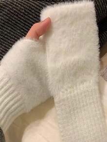 1piar Fashionable Minimalist Women's Fingerless Gloves Premium Soft Knit Fabric Plush Lined White Color Half-Finger Warm Winter Gloves Solid-Color Versatile Student-Friendly Lightweight 20g Cozy Stretchable Suitable For Home Daily Commute Travel Outdoor Business Trips Parties Gatherings Gifting Perfect Gift For Juniors Couples Spouses Colleagues Friends Elders Kids Classmates Teachers Limited To 1PC Per Customer Great For Keeping Hands Warm Ensuring Finger Dexterity And Adding Timeless Style To Winter Outfits - 白色 - 查看 11