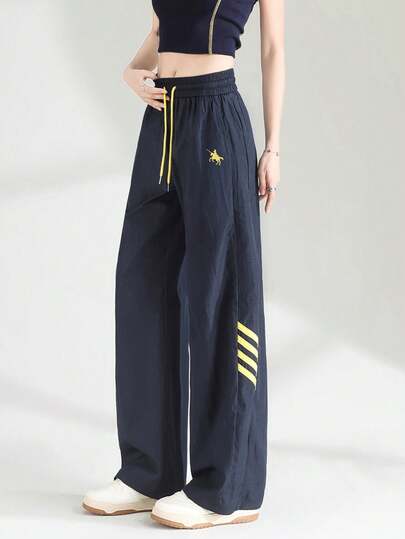 Quần thể thao nữ ống rộng, nhanh khô, màu xanh navy và vàng sọc, thương hiệu JUTU, mẫu mới 2026, họa tiết in, dáng rộng.