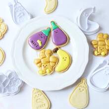 1pc Gingerbread, Eggplant, Banana Shaped Cookie Cutter Mold, Home Baking Supplies, Cartoon Santa Cranberry Cookie Bread Baking Cutting Tool - White - View 7