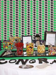 1pc 2026 Graduation Cap Design Shiny Gold Tassel Curtain, 2026 Graduate Celebration Party Decor, Holiday Party Backdrop, Home Decor, Room Decor, Photo Backdrop, Graduation Party Prop, Graduation Party Decoration, Graduation Party Supplies, Graduation Gift, Graduation Decoration - Black and Green - View 4