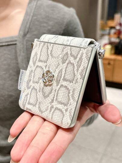 1 pieza Funda plegable para teléfono con estampado de serpiente y elemento de camelia de unicolor a la moda y sencillo, puede proteger y prevenir caídas: Galaxy Z Flip 5/Z Flip 6/Z /Galaxy Z Flip7 FE