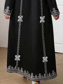 Plus Size V-Neck Printed Vintage Loose Plus Size Long Sleeve Dress, Suitable For All Seasons Elegant Spring - Black and White - View 5