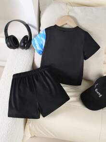 2件套新生男宝宝休闲户外套装，可爱天空云朵“野男孩”字母印花圆领短袖T恤上衣和黑色短裤套装，春夏款 - 彩色 - 查看 4