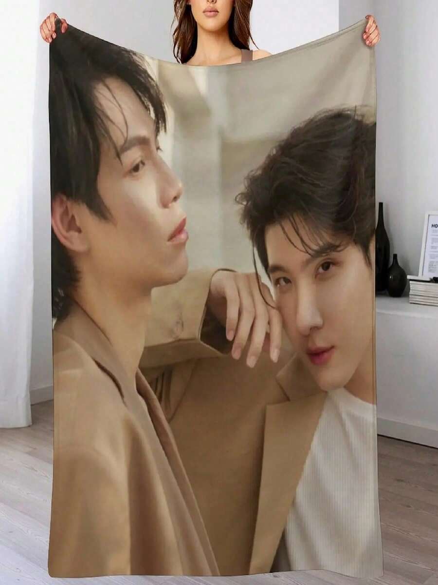 First Khaotung Only Friends BL SERIES Thai ______________ Thailand Gmmtv Bl Series Throw Blanket Large Hairys Blankets - màu đen - Xem 1