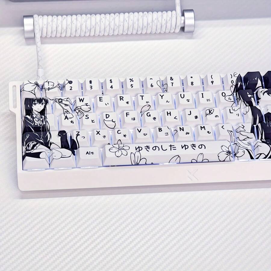 Bộ keycap Winter có thiết kế đen trắng trang nhã, chất liệu PBT với kiểu dáng nghệ thuật đường nét. Chúng được sản xuất bằng phương pháp in chuyển nhiệt năm mặt và khắc chìm ở mặt trước, tương thích với bàn phím cơ 60, 65 và 68 phím. - Yukino trong ảnh đen trắng - Xem 1