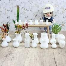 一套1个不对称几何玻璃花瓶，瓶口小巧，渐变棕色。适合家居客厅或玄关装饰，也是返校季房间装饰和文具收纳的理想花瓶。冬季装饰佳品。可用于浴室、卧室、商店、展览、派对等场合。复古、简约、北欧、中性、高端、时尚。情人节、新年、斋月或开斋节的完美之选。 - 棕色 - 查看 12