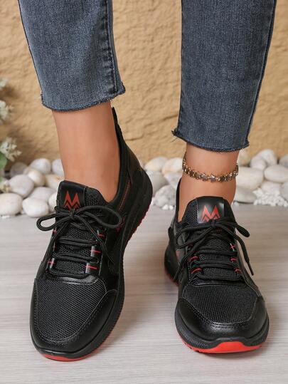 男女皆宜的时尚运动鞋，街头风格，休闲徒步两相宜，系带低帮，百搭舒适，织物内衬和鞋垫，适合春/秋/夏季穿着。