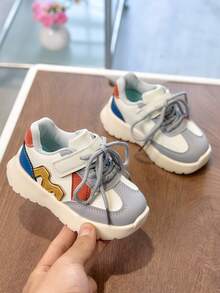1 par de zapatos deportivos casuales para niños, adecuados para todas las estaciones, con cierre conveniente y suela blanda para caminar, zapatos casuales planos antideslizantes de color gris para niños para parque/otoño, zapatos casuales suaves, cómodos y ligeros de color blanco para niñas para vacaciones de verano, zapatos deportivos casuales de cuero rosa para niños y niñas en otoño/invierno, adecuados para la vida diaria y actividades al aire libre para niños de 2 a 8 años - Gris - Ver 1