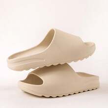 Elegante y ligera para salir, pantufla de color liso con suela antideslizante para uso en interiores y exteriores. Pantufla de plástico para mujer. - Café integral - Ver 5