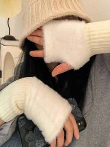1piar Fashionable Minimalist Women's Fingerless Gloves Premium Soft Knit Fabric Plush Lined White Color Half-Finger Warm Winter Gloves Solid-Color Versatile Student-Friendly Lightweight 20g Cozy Stretchable Suitable For Home Daily Commute Travel Outdoor Business Trips Parties Gatherings Gifting Perfect Gift For Juniors Couples Spouses Colleagues Friends Elders Kids Classmates Teachers Limited To 1PC Per Customer Great For Keeping Hands Warm Ensuring Finger Dexterity And Adding Timeless Style To Winter Outfits - 白色 - 查看 5