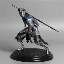 复古PVC收藏人偶 - 酷炫黑色盔甲游戏角色雕像，盔甲和剑的细节设计，非常适合摆放在桌面或书架上，是馈赠亲朋好友的绝佳礼物。 - 彩色 - 查看 9