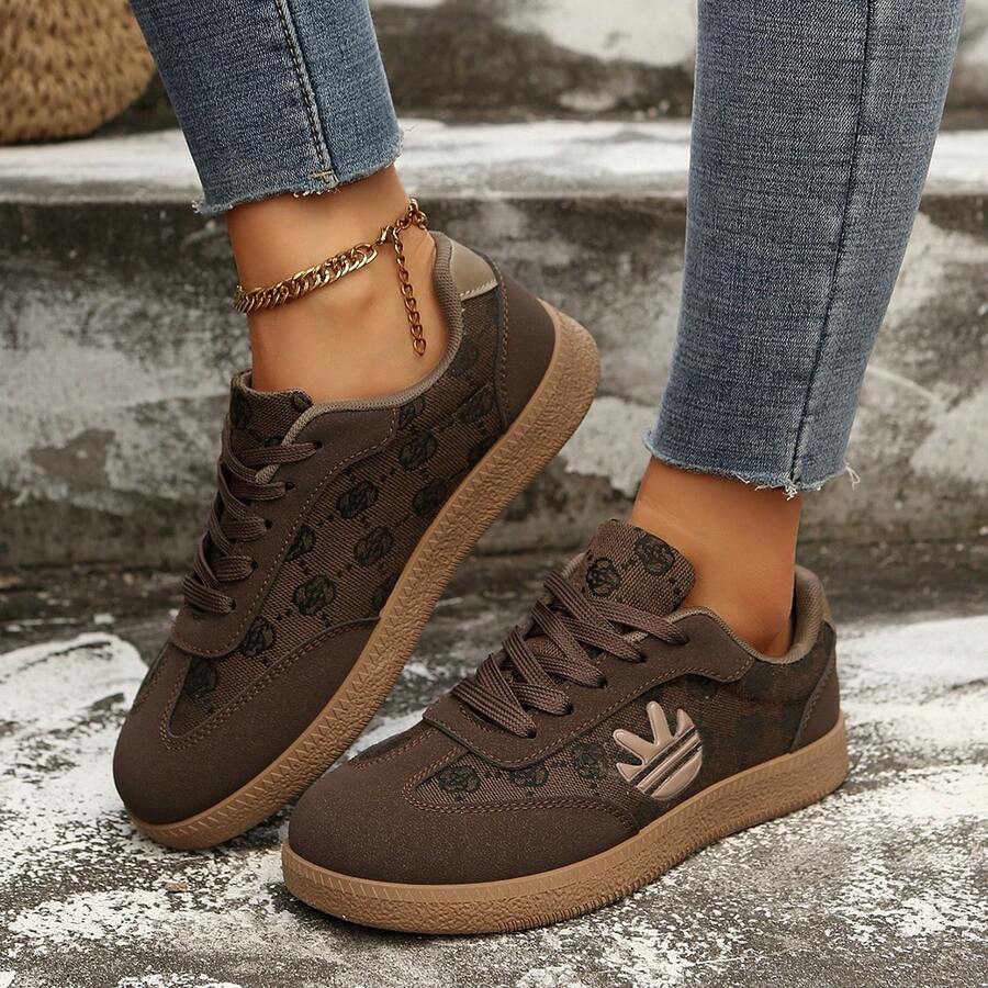 Baskets montantes  synthétique marron grande taille pour femmes, chaussures marron, trèfle, chaussures plates, chaussures pour femmes, chaussures de sport rétro allemandes de printemps casual. Durables, légères, confortables, convenant à toutes les saisons. Convenant pour le port quotidien, les fêtes, le fitness, le camping et les vacances. Chaussures plates polyvalentes marron, convenant pour la rentrée scolaire et Noël, cadeau de vacances idéal, chaussures, baskets, baskets pour femmes, chaussures pour femmes>baskets, chaussures pour femmes, cadeau - Tabac - Voir 1