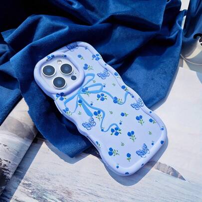 1 Blå Blomrosett Himmelsblå Kreativ Personlighet Innovativ Söt Tecknad Liten Blommig Fjäril Flicka Målad Vacker Macaronfärg All-inclusive Anti-Höst Liten Fräsch Färg Vågform Krämstil Telefonskal, Lämplig För Apple 17/17Pro/17ProMax, Galaxy Series, /Redmi/POCO/NOTE, Transsion//INFINIX/HOT/SPARK/POP/SMART/GO, OPPO/A, //Infinix/Oraimo/Syinix/Gionee/Vivo/Realme/OnePlus//Honor//ZTE/Nubia/Meizu/Coolpad/Blackview/Doogee/Ulefone/Leagoo/Cubot/Oukitel/Homtom/Elephone/Vernee/Maze/Um idigi/Doogee/Leagoo/Poptel/Umidigi/Ulefone/Oukitel/Homtom/Elephone/Vernee/Maze/Cubot/Poptel/Blackview/Gionee/Vivo/Realme/OnePlus//Honor//ZTE/Nubia/Meizu/Coolpad