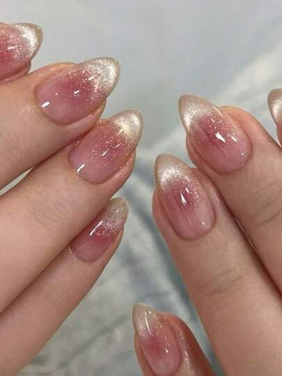 30片装短款杏仁形粉色猫眼法式美甲贴片，短款完美贴合亚克力假指甲套装，包含：1片果冻胶和1把指甲锉。法式杏仁形和猫眼美甲，适合女性和女孩日常、节日派对等场合。美甲用品