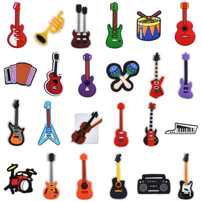 24 piezas de decoraciones para zapatos con forma de instrumentos musicales de plástico, diseños de guitarra, batería, chelo, adecuados como obsequios de fiesta para decorar zapatos