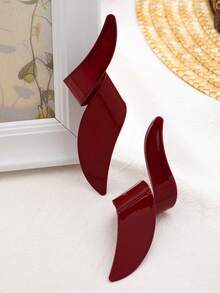 一对手工制作的时尚几何吊坠耳环，适合女性日常佩戴和派对场合。 - 大款麻花耳環 - 查看 4