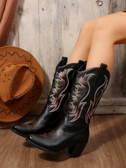 FVPFVP Botas vaqueras bordadas vintage para mujer, nuevas botas de montar del verano 2025, botas altas de tacón grueso en color marrón, zapatos ajustados para mujer