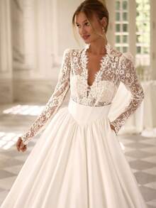 Timeless Deep V-Neck Long-Sleeve Lace & Satin Ballgown Wedding Dress With Train, Wedding Dresses For Bride, Elegant And Comfortable, Includes Plus Sizes, Bridal Gown, Formal Dresses For Women, Suitable For Wedding, Party, After-Party Dress, Cocktail Party, Bride, Formal Occasions, Dinner Dress, Prom Dress, Birthday Party, Celebration, Gala, Festival, Ceremony, Graduation, Homecoming Dress, Vacation, White - 白色 - 查看 2
