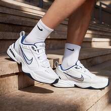 Nike 男士休闲鞋 AIR MONARCH IV 缓震运动运动鞋 低帮复古厚底运动鞋 全掌气垫跑步鞋 健身训练鞋 建议订购大1/2码 415445-102