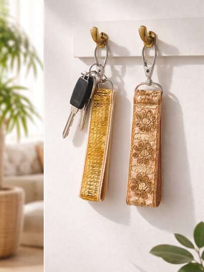 1pc Sequined Flower Embroidered Keychain Wristband, Gold Shiny Key Pendant, Fashionable Accessories, Bag Pendant, Daily Use, Car Key Decoration, Shiny Patterns, Elegant Gift Selection, Essential For Travel, Beautiful Bag Decoration, Minimalist Female Accessories, Portable Multi-Purpose Pendant