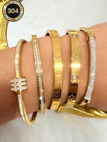 Set nou de brățări din aur de 18K, 2026, cu cifre romane, incrustare completă de diamante, design floral clasic, stil în formă de cui, disponibil și cu finisaj minimalist neted. Fabricat din oțel inoxidabil 304, anticoroziv, hipoalergenic, suprafață lustruită și netedă care se conturează confortabil la încheietura mâinii, retenție de lungă durată a culorii, mult peste brățările obișnuite din aliaj. - Aur - Vizualizare 3