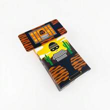 Impeça-o de escapar! Este jogo de tabuleiro estratégico cooperativo contém 69 cartas e é perfeito para festas, encontros familiares e passeios casuais. Seu tamanho compacto o torna ideal para viagens e momentos de lazer, além de ser uma ótima opção de presente. - Multicolorido - Ver 6