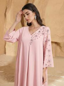 Vestido árabe elegante de manga larga con cuello en V, de unicolor y con cuentas hechas a mano, para primavera - Rosa Pálido - Ver 2