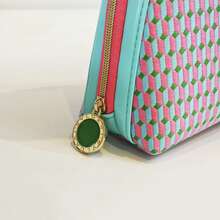 Bvlgari 宝格丽几何图案圆顶化妆包，编织纹理，金色Logo点缀，便携式彩妆护肤品收纳包，适合通勤、旅行，时尚大容量化妆包，完美礼品及日常必备，化妆包，旅行必备 - 彩色 - 查看 6