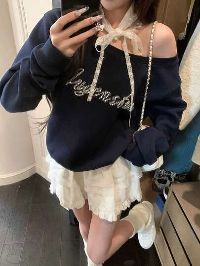 复古美式宽松舒适长袖套头卫衣，适合女性在情人节、秋冬季穿着。