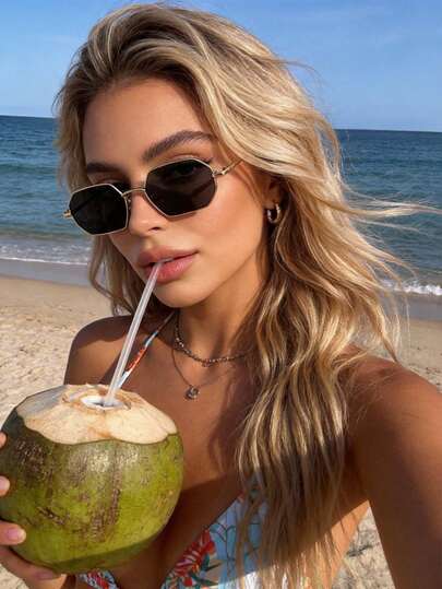 1 pieza Gafas de moda con diseño de metal geométrico elegante para mujer, adecuadas para fotografía callejera, fiestas en la playa, viajes, conducción y otras ocasiones, un accesorio ideal para vacaciones de verano en la playa, actividades al aire viajes. Marcos geométricos retro, adecuados para salidas y temporada de regreso a clases.