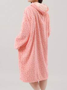 1pc Leopard Print Flannel Hooded Bathrobe - Women's Plush Robe, Comfortable Loose Fit Winter Loungewear, Thick Spa Hotel Bathrobe, Soft Robe Bathroom Decor - Pink - View 11