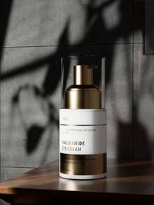 1瓶1.05液体盎司简约设计白色盒装按压式眼霜，减少黑眼圈和皱纹，男女皆宜 - 菸鹼醯胺 - 查看 3