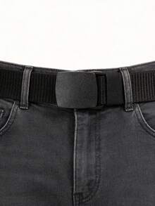 这款男士战术编织腰带采用帆布/尼龙材质，为您的装扮增添一丝精致感。适合正式和休闲场合，配有可调节扣环。是馈赠男士的理想之选，也是户外活动的完美伴侣。 - 黑色 - 查看 2