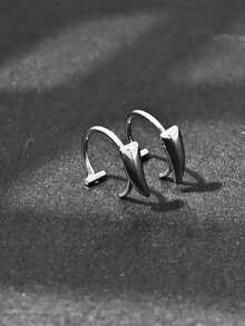 [1-Piece Stainless Steel Fangs Lip Ring]No-Piercing Clip-On Gothic Lip Jewelry For Vampire-Themed Parties, Halloween Costumes, Cosplay Events, Concerts, Night Out Dares, And Alternative Fashion Looks | Perfect Gift For Girlfriend, Wife, Best Friend, Sister, Or Daughter On Valentine's Day, Anniversaries, Birthdays, Or Graduations - 銀色 - 查看 2