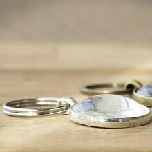 2D平面四叶草男士钥匙扣 - 高强度锌合金幸运符，爱尔兰财富象征，经久耐用，适合圣帕特里克节、生日、周年纪念日、车钥匙等场合，男女皆宜。 - 彩色 - 查看 5