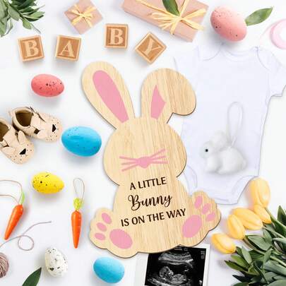 一套复活节怀孕公告道具创意套装 - 即将迎来宝宝的惊喜揭晓道具，包括木质标牌、兔子积木、彩蛋和胡萝卜，是向祖父母、爸爸、丈夫和家人宣布怀孕喜讯的理想选择。