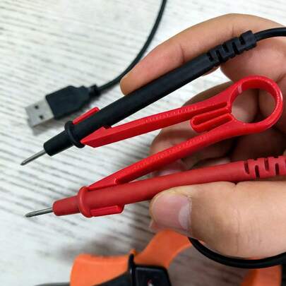 1个 - 3D打印万用表探针固定辅助夹，单手操作辅助工具，长2.8英寸，牢固固定仪器导线，用于设备调整/数据记录，通用兼容常见尖头探针