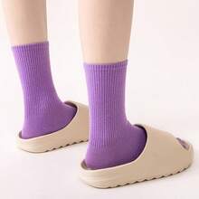 Elegante y ligera para salir, pantufla de color liso con suela antideslizante para uso en interiores y exteriores. Pantufla de plástico para mujer. - Café integral - Ver 3