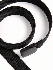 这款男士战术编织腰带采用帆布/尼龙材质，为您的装扮增添一丝精致感。适合正式和休闲场合，配有可调节扣环。是馈赠男士的理想之选，也是户外活动的完美伴侣。 - 黑色 - 查看 3